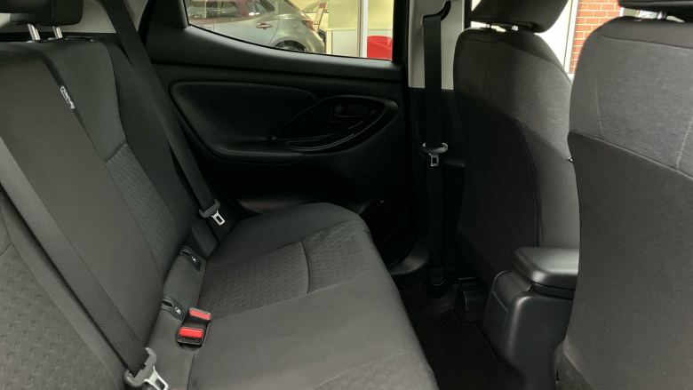 Toyota Yaris 1.5 Hybrid Design 5dr CVT Hybrid Hatchback